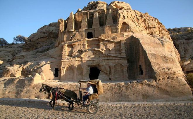 亞洲機智小國:極缺資源僅20公里海岸線,卻硬是靠港口年掙200億