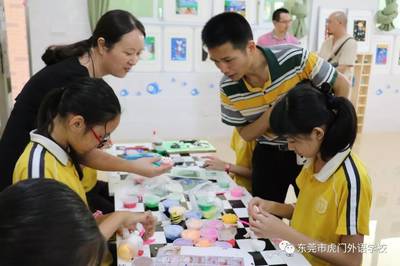 東莞市第四屆中小學(xué)美術(shù)特色展評(píng)審專家小組走入虎外