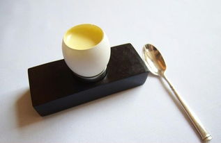 清涼一夏，創意無限 蛋殼冷飲杯及專用開蛋器的母嬰安全指南