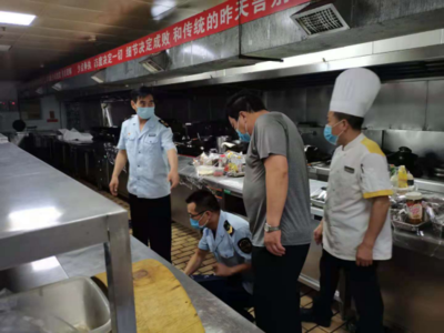 市市場(chǎng)監(jiān)管局開展高考期間餐飲與會(huì)展服務(wù)食品安全專項(xiàng)檢查